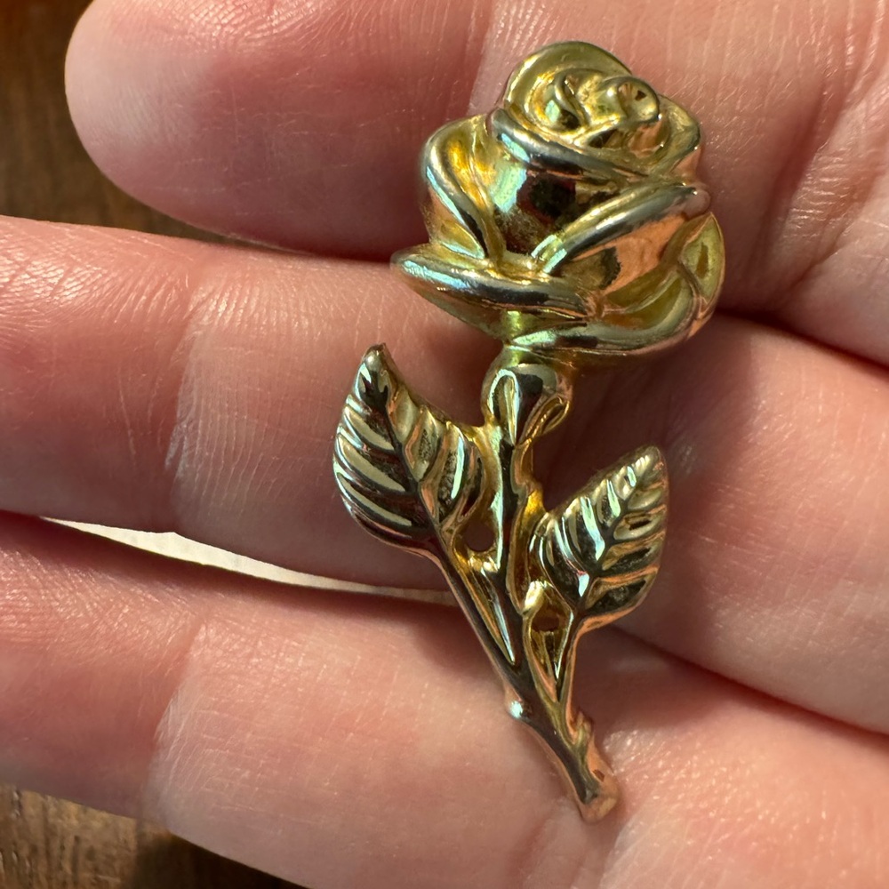 Vintage metal rose pin, gold toned, EUC.